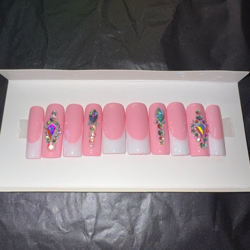 Elegant Pink Press-On Nails with Rhinestones